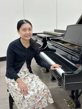 Laura Michelle Kay performing at the piano