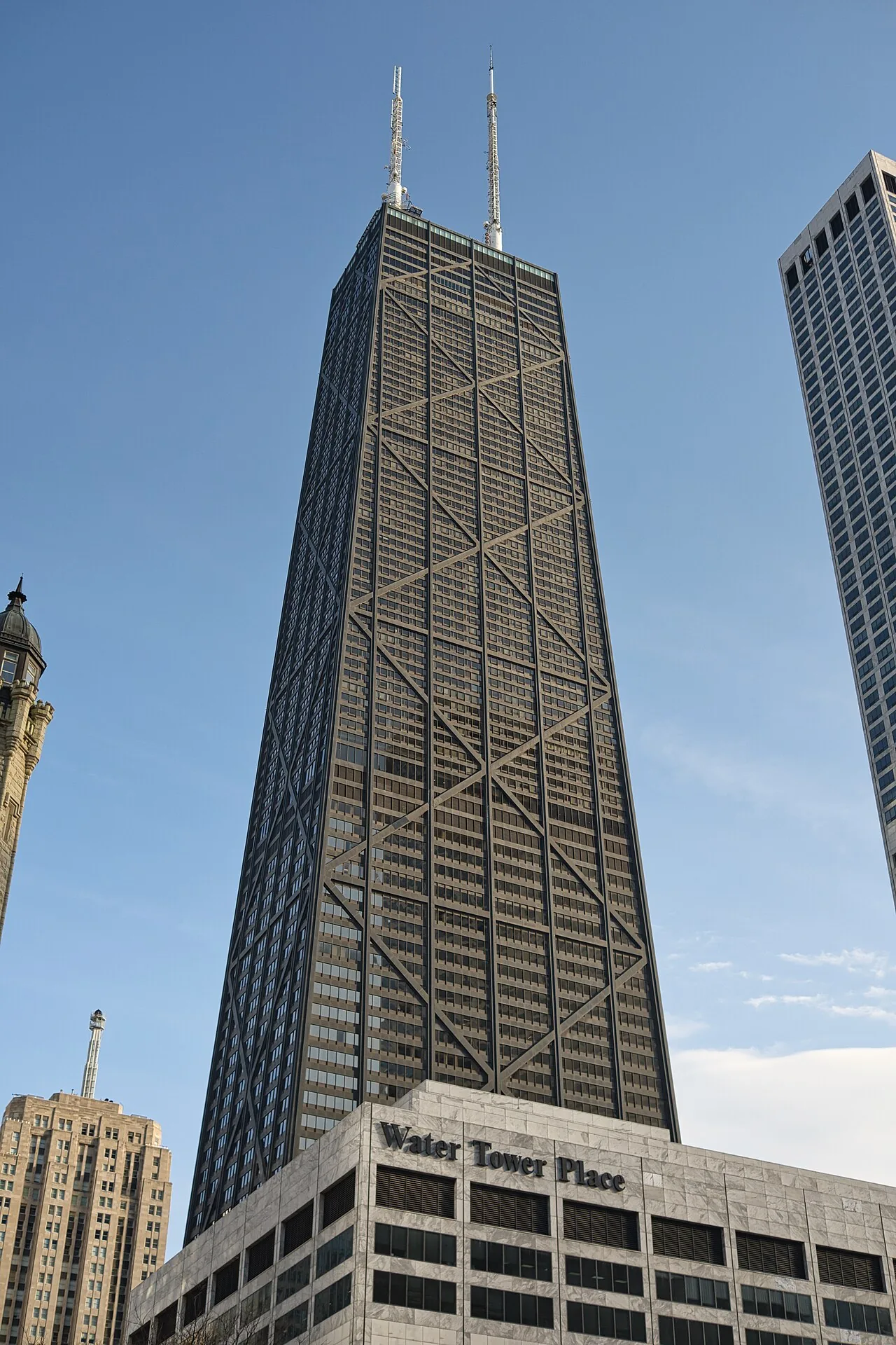 875 North Michigan Avenue architectural detail